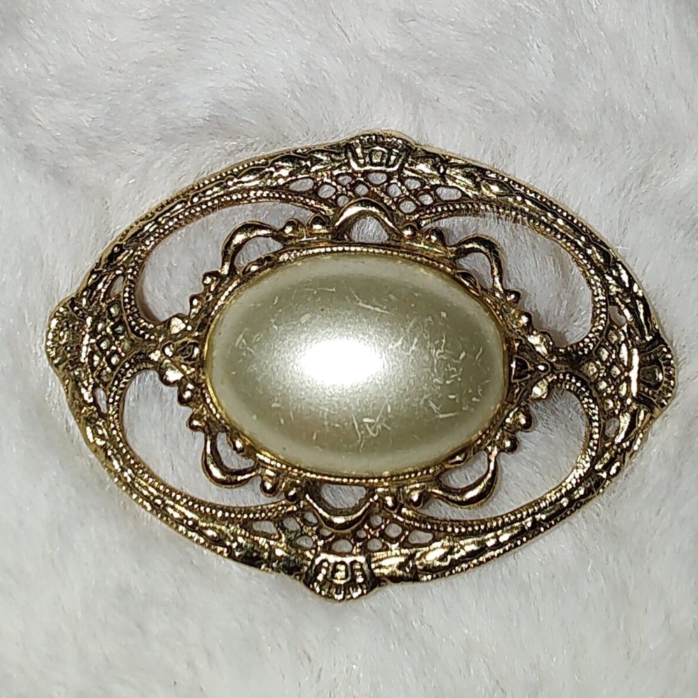 Vintage Large Cabochon Pearl Brooch With C-Class Closure